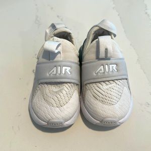 Toddler white Nike sneakers (size 6)